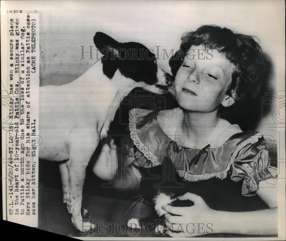 1949 Press Photo Pattie Cox With Dog Stinky and Kitten Eight Ball - Historic Images