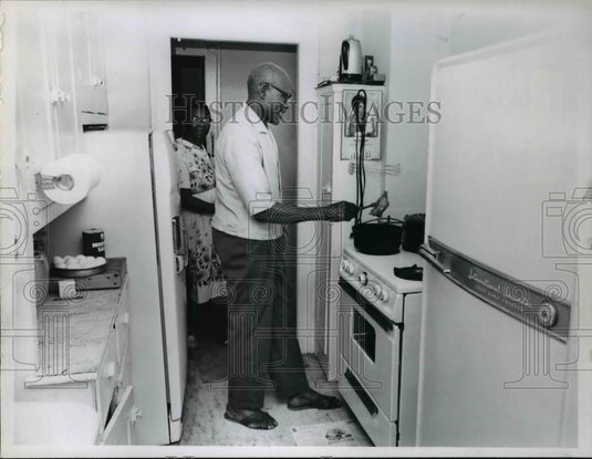 1966 Press Photo Mrs. E. L. Barnett - Historic Images