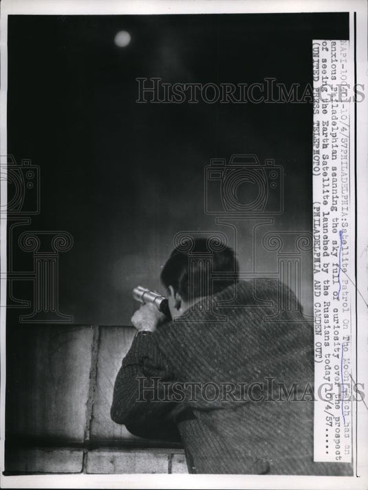 1957 Press Photo Satellite Patrol On The Moon Watch Has Philadelphian Looking - Historic Images