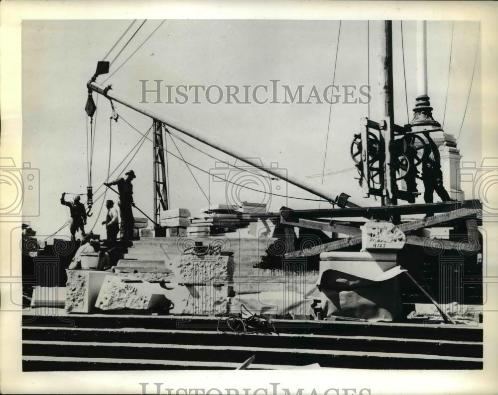 1941 Press Photo San Francisco Calif workmen at Golden gate Cemetery - Historic Images