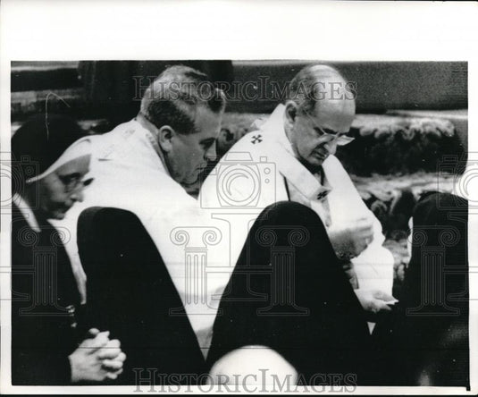 The Pontiff hods mass at Saint Peters Basilica - Historic Images