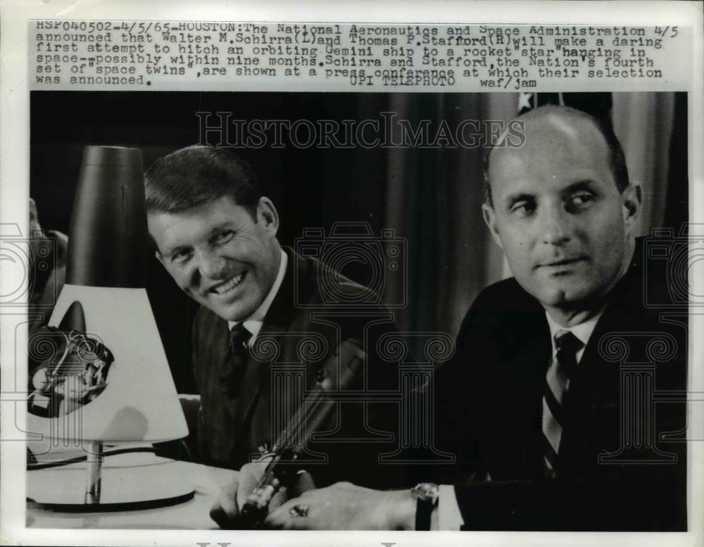 1965 Press Photo &quot;Space twins&quot;, Walter M. Schirra (L) and Thomas P. Stafford (R) - Historic Images