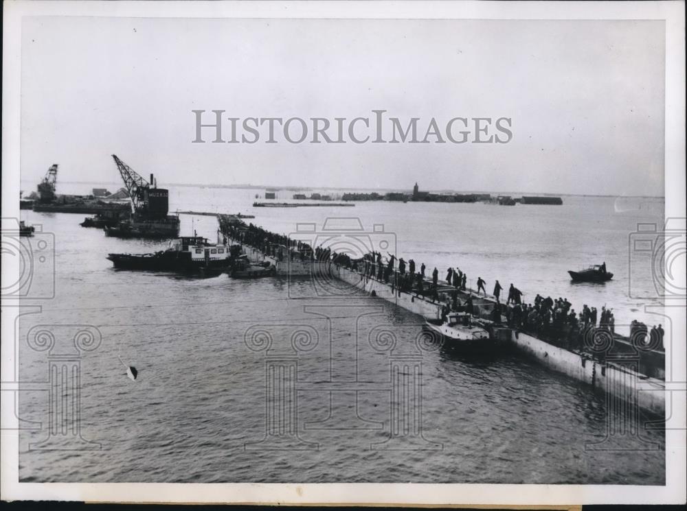 1953 Press Photo Schoumen Island Holland Caissons filled with concrete are - Historic Images