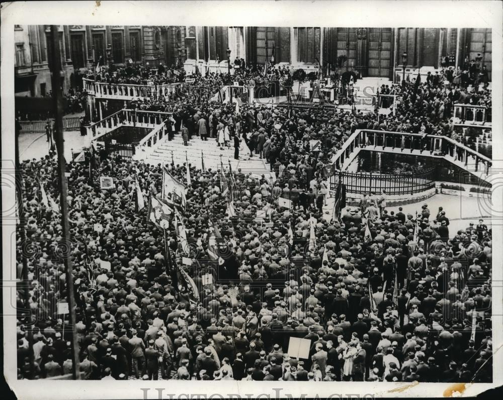 1931 Press Photo Catholic crowds at Brussels Belgium & Cardinal Van Roey - Historic Images