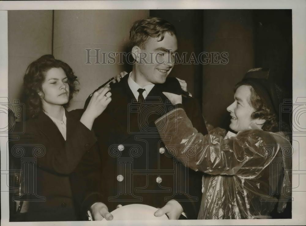 1941 Press Photo Annapolis Md Girl friend Jacqueline Osborn and Mother Mrs - Historic Images