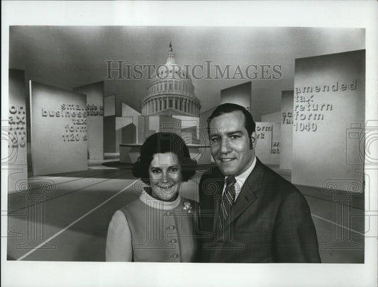 1970 Press Photo Financial expert Sylvia POrter and ABC News Economic Editor - Historic Images