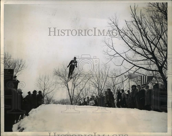 Bear Mountain NY Arthur Devlin in ski jump 1945 Vintage Press Photo ...