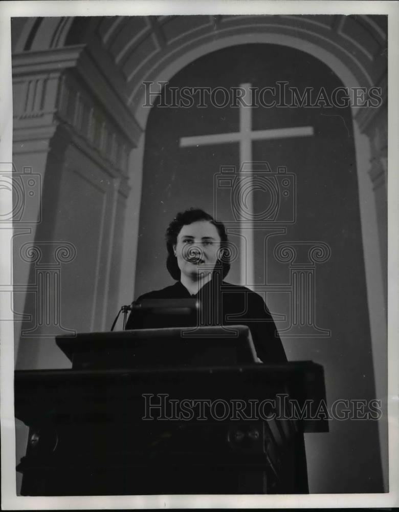 1954 Press Photo Lady Minister Doris Belcher at the Congregational Church - Historic Images