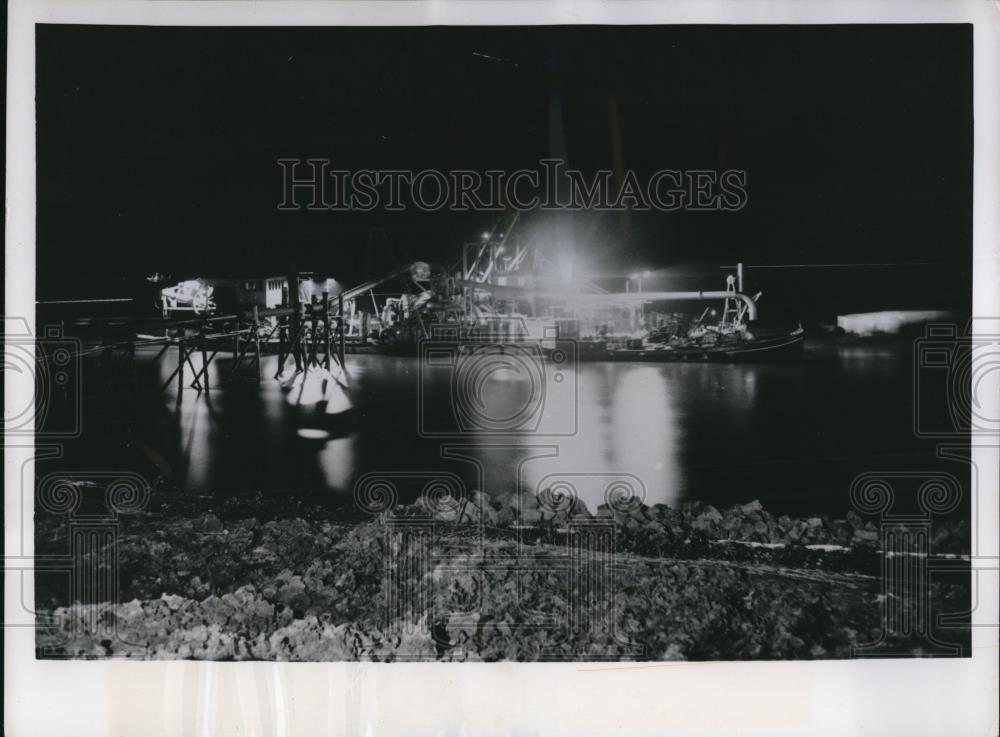 1953 Press Photo The Battles Against The Water Continues Undiminished - Historic Images