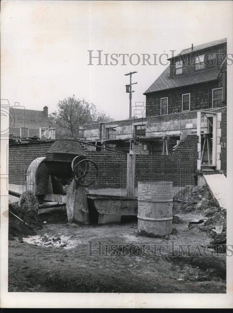 1952 Press Photo House at Standstill - Historic Images