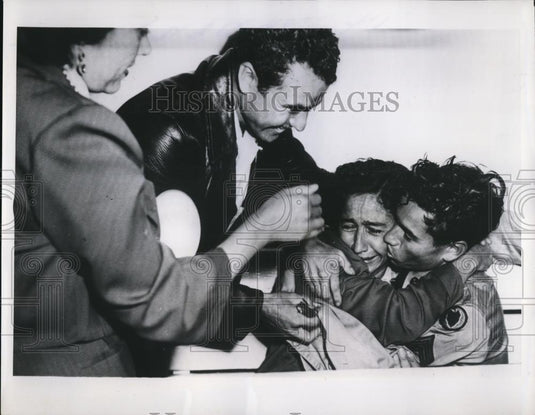 1953 Press Photo A Happy Mother - Historic Images
