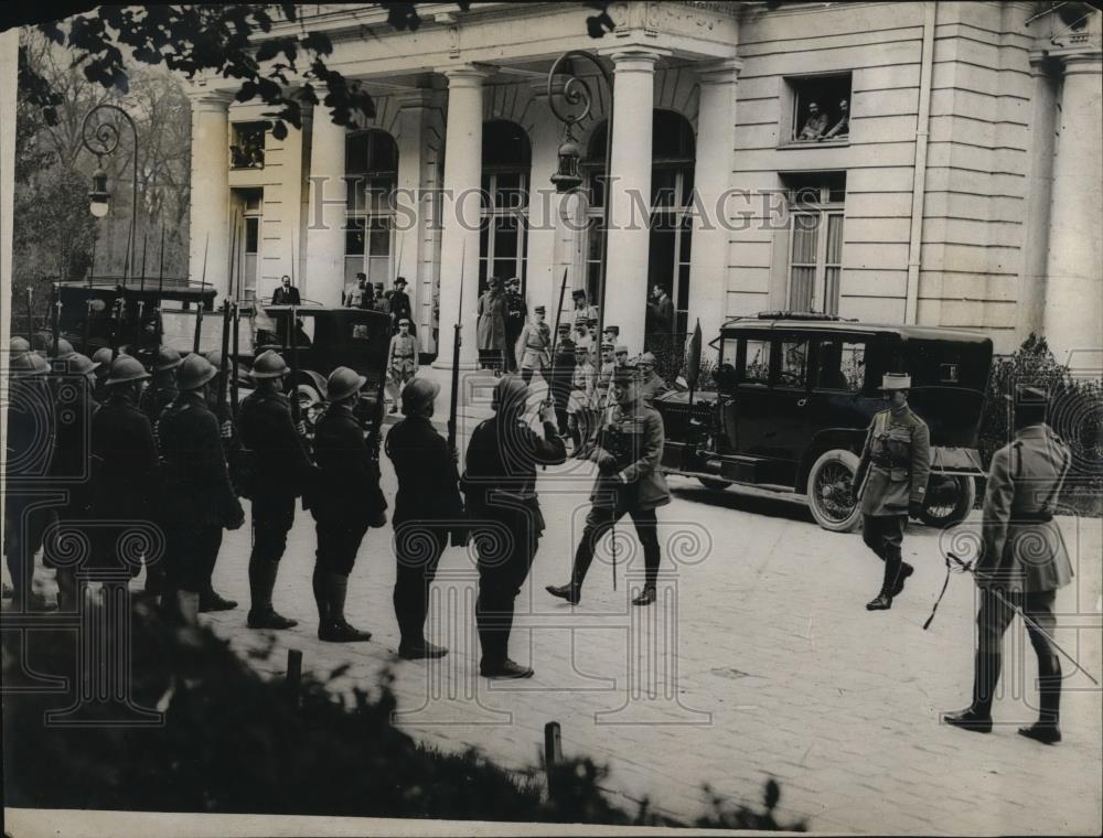 1919 Press Photo Marshall Foch inspecting Guard of Honor - Historic Images