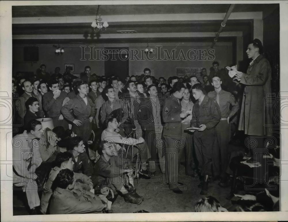 1946 Press Photo Dayton Ohio 500 enlisted men and women of Wright and - Historic Images