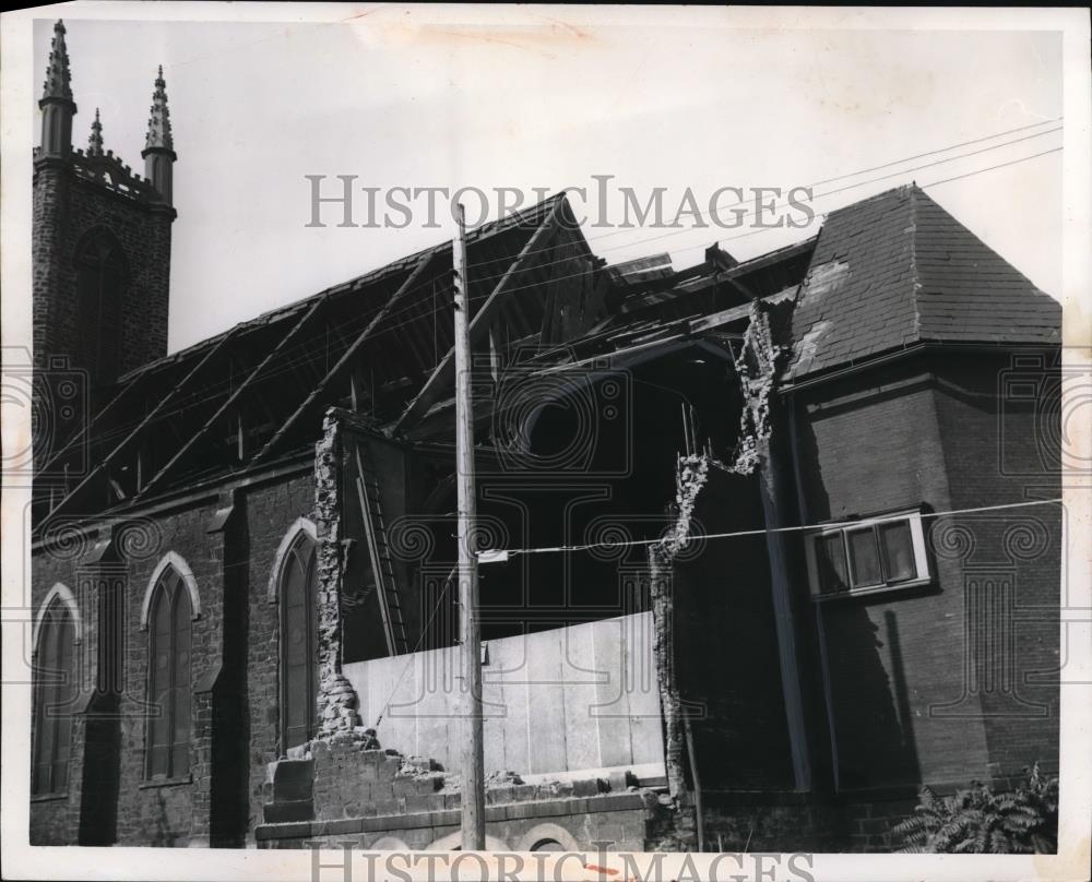 1953 Press Photo Giant Hole in St. John's Episcopal Church, Ohio - Historic Images