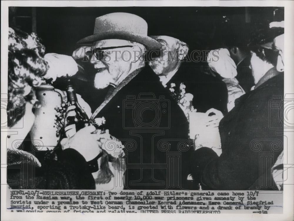 1955 Press Photo Two Dozen of Adolf Hitler&#39;s Generals return \ from Russian War - Historic Images