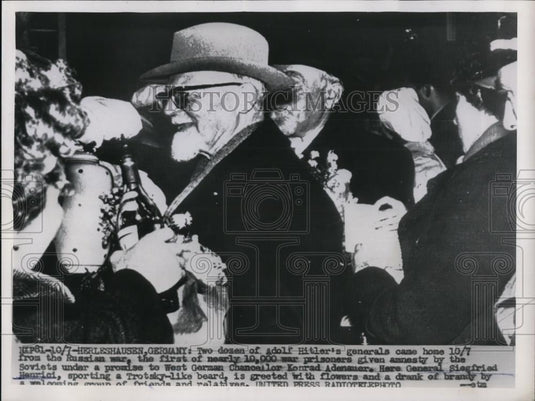1955 Press Photo Two Dozen of Adolf Hitler's Generals return \ from Russian War - Historic Images