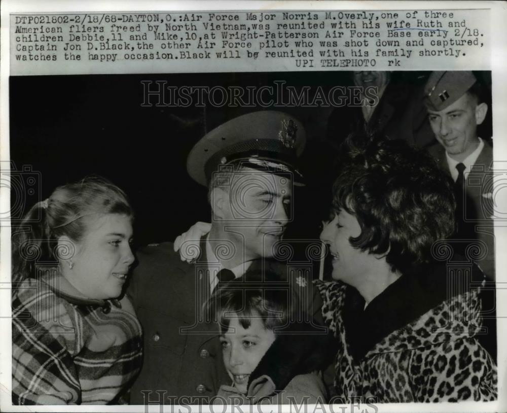 1968 Press Photo Air Force Major Norris Overly one of 3 American fliers freed - Historic Images