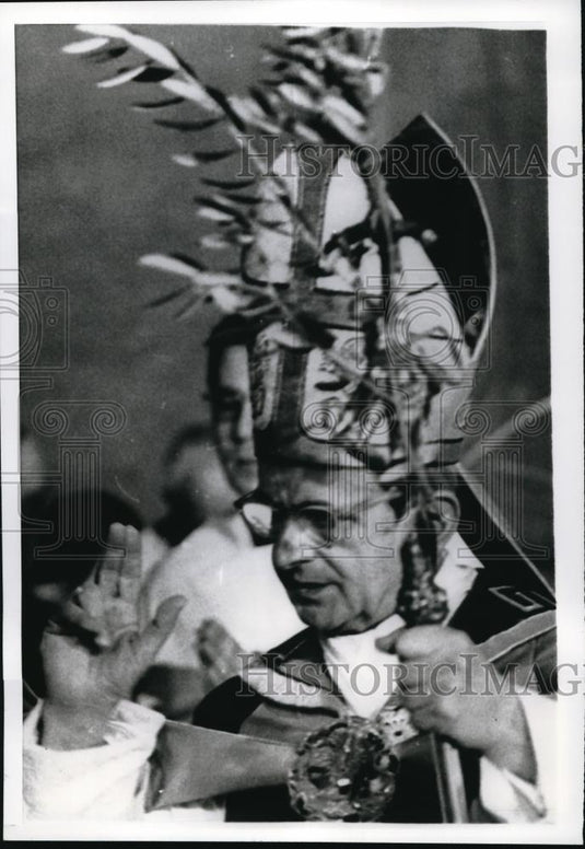 1971 Press Photo Vatican City Pope Paul VI holding pastoral staff with palm - Historic Images