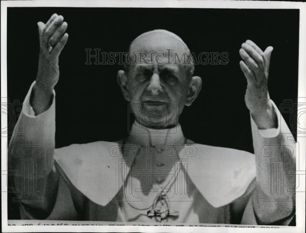 1968 Press Photo Vatican City Pope Paul VI Gives Blessings From St Peters Square - Historic Images