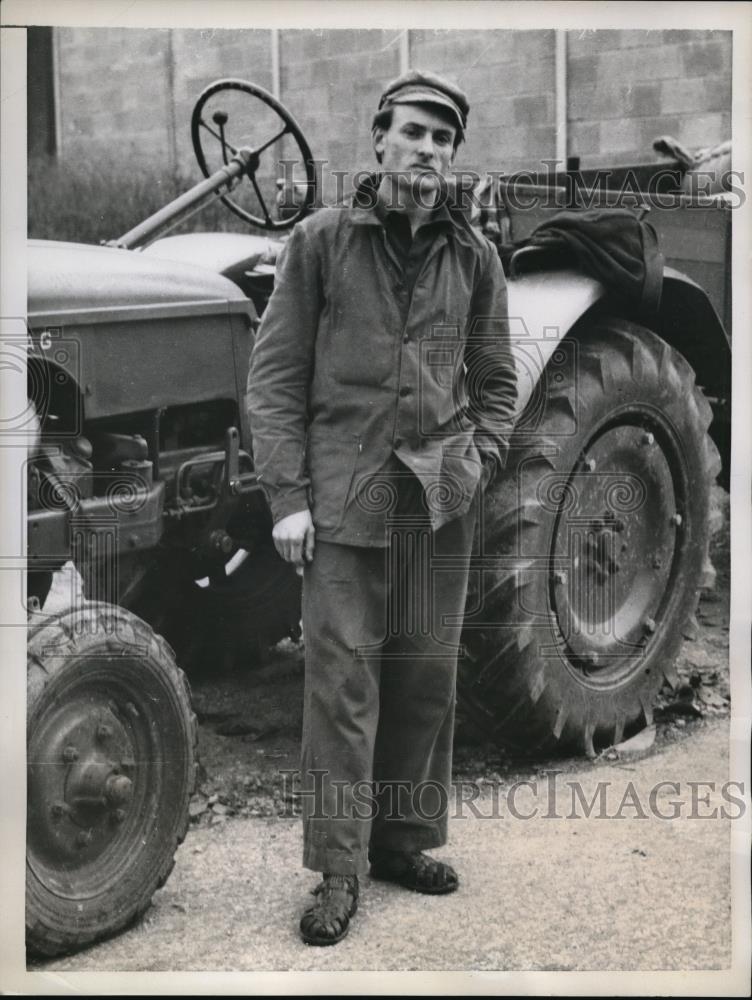 1957 Press Photo Richard Chaumas Mechanic volunteered passenger sent to moon - Historic Images