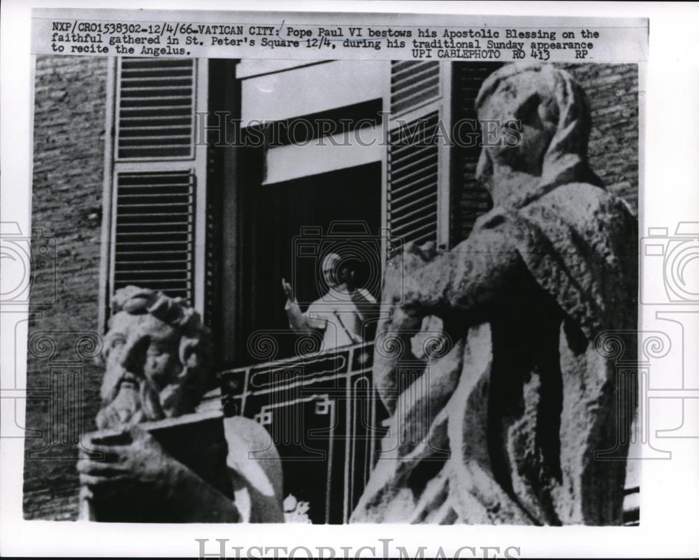 1966 Press Photo Pope Paul VI Blesses Crowd, St. Peter&#39;s Square, Vatican City - Historic Images