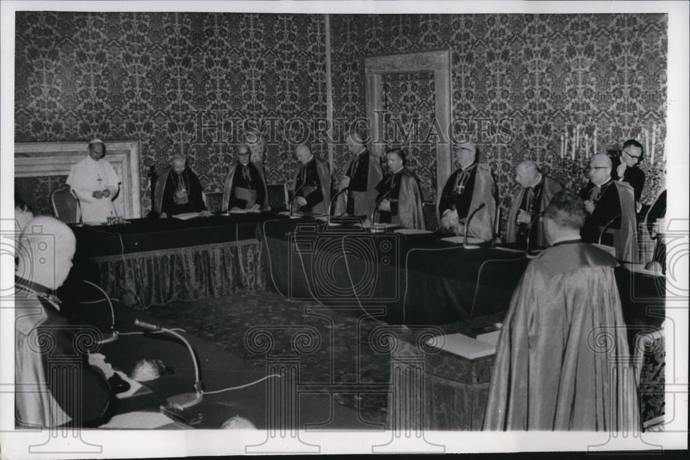 1968 Press Photo Pope Paul VI leads the Roman Curia in Prayer. - Historic Images