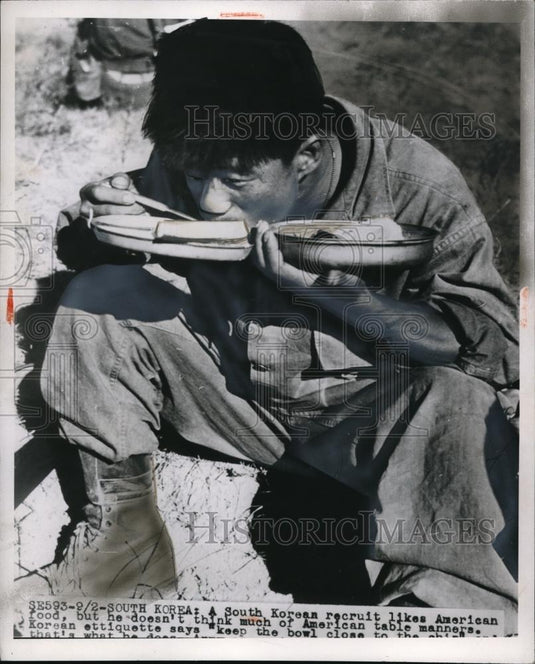 1950 Press Photo South Korean Military Recruit Eating a Meal - Historic Images