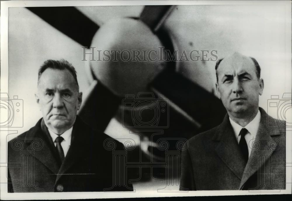 1968 Press Photo Two Premiers&#39; Head Delegation - Historic Images