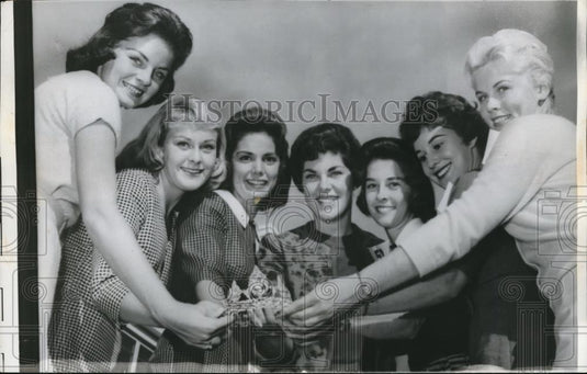 Members of the Royal Court of the 72nd Annual Tournament of Roses. - Historic Images