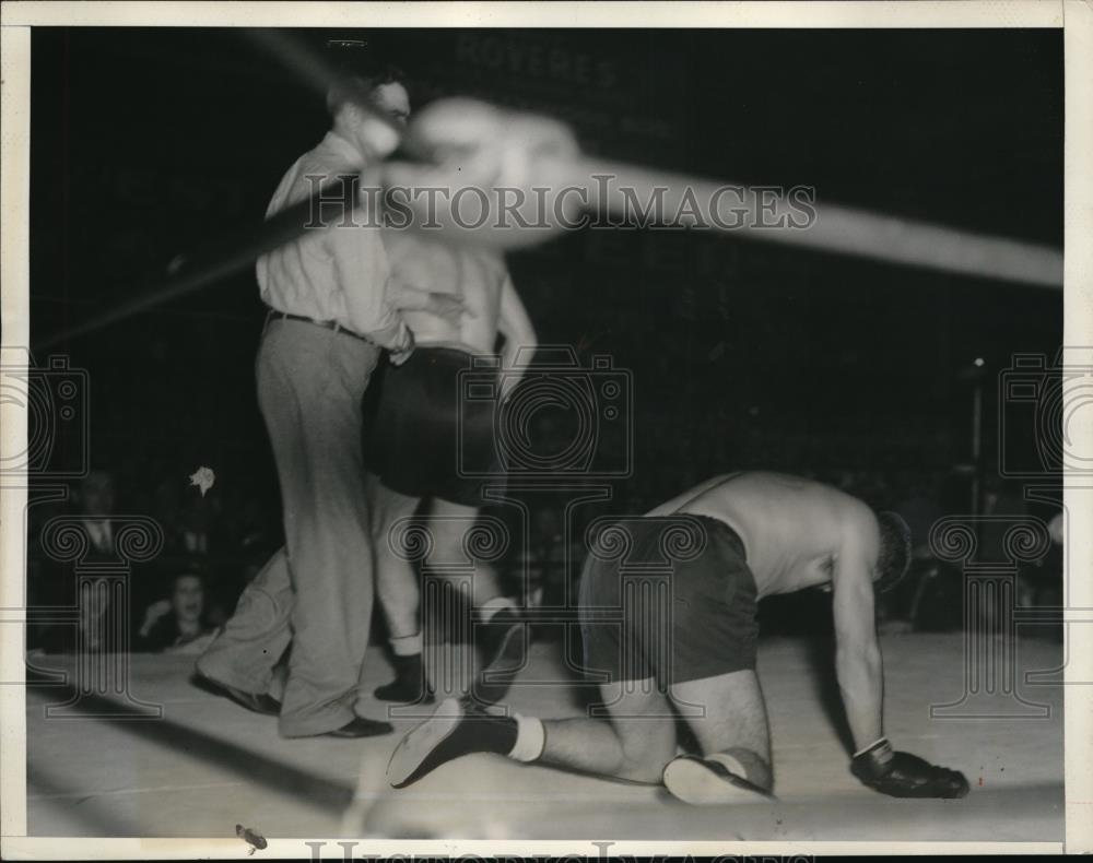 1934 Press Photo Enzo Fiermonee was knocked by Less Kennedy left hook - Historic Images