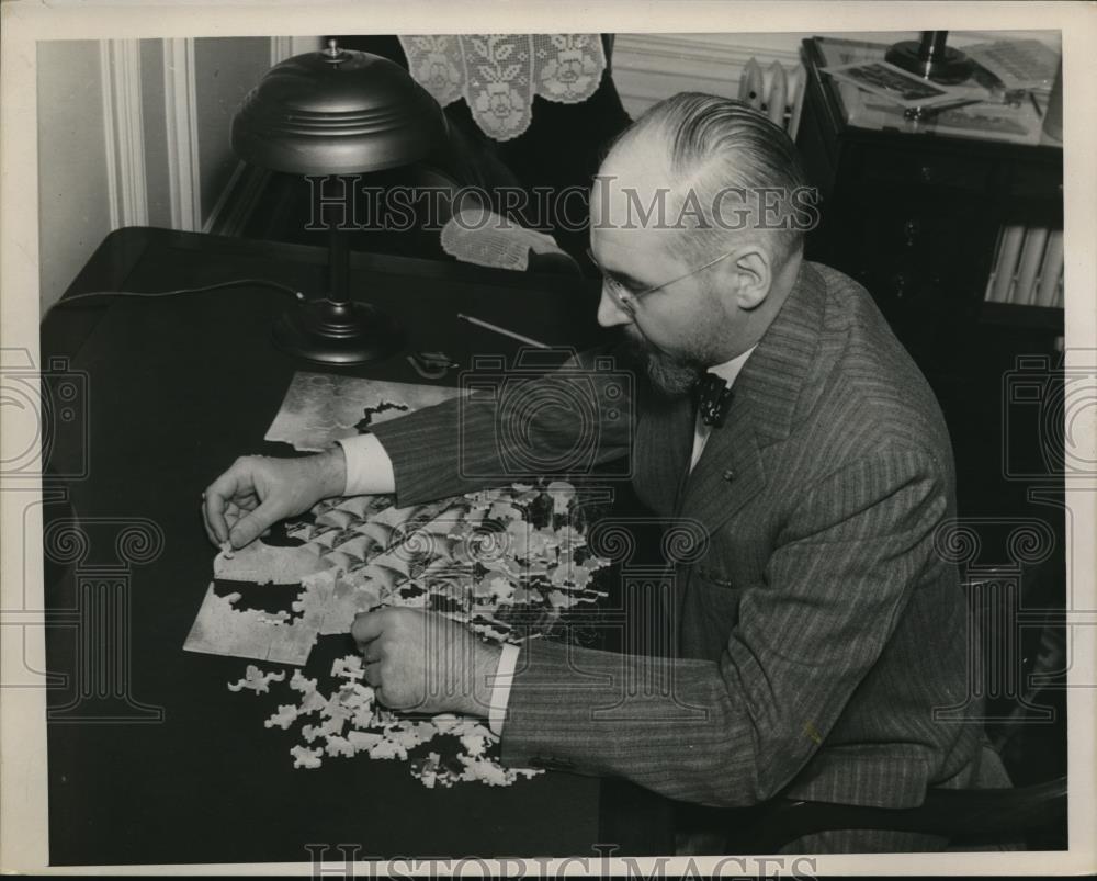 1940 Press Photo Dr Laird Working Jigsaw Puzzle - Historic Images