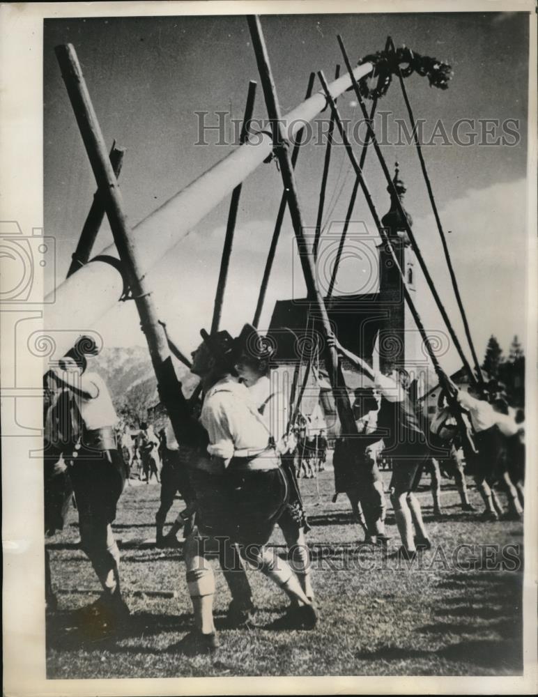 1939 Press Photo The German National Holiday on May 1, showing the pole erected - Historic Images