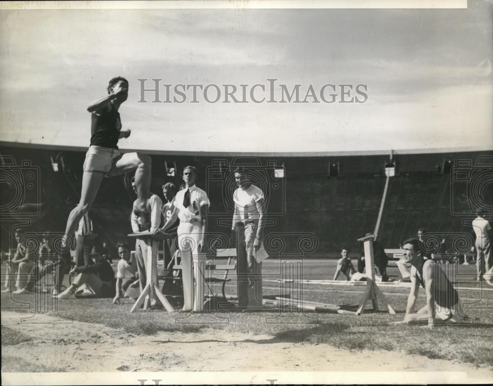 1935 Press Photo Al Olson makes record of leaping 25 feet 7 3/4 inches - Historic Images