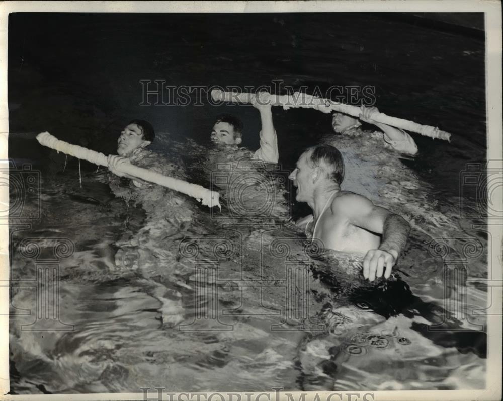 1942 Press Photo Coach Mike Kennedy, Louis Finger, Richard Tobin and Williams - Historic Images