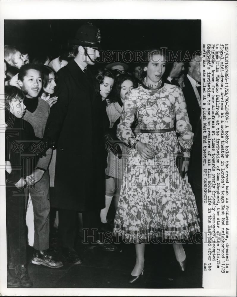 1970 Press Photo Princess Anne of England Arriving at Movie Theater - Historic Images