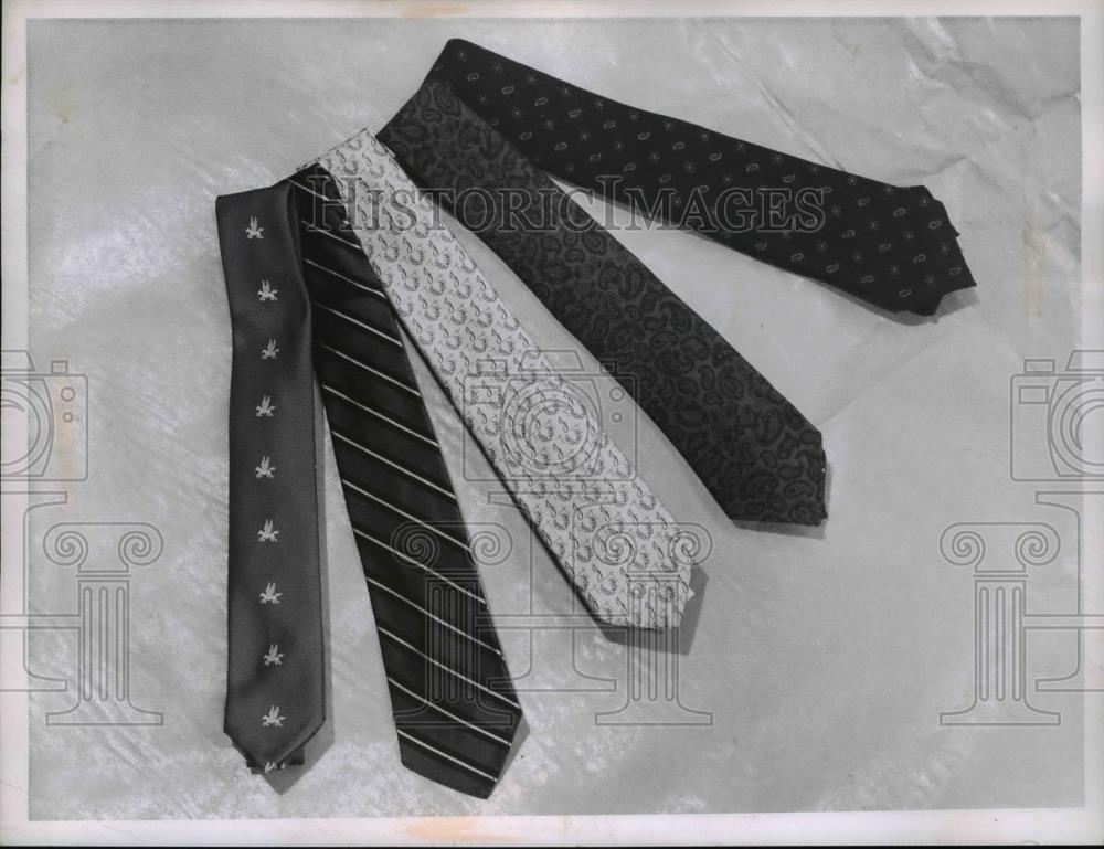 1959 Press Photo Neat patterned ties in subtle colorings - Historic Images