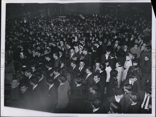 1967 Press Photo Thousands attend the teenage dance party - Historic Images