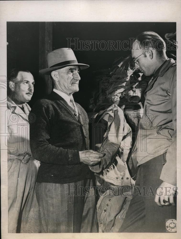 1944 Press Photo Ft Leonard Wood Mo M Sgt Ed Porter retires from Army - Historic Images