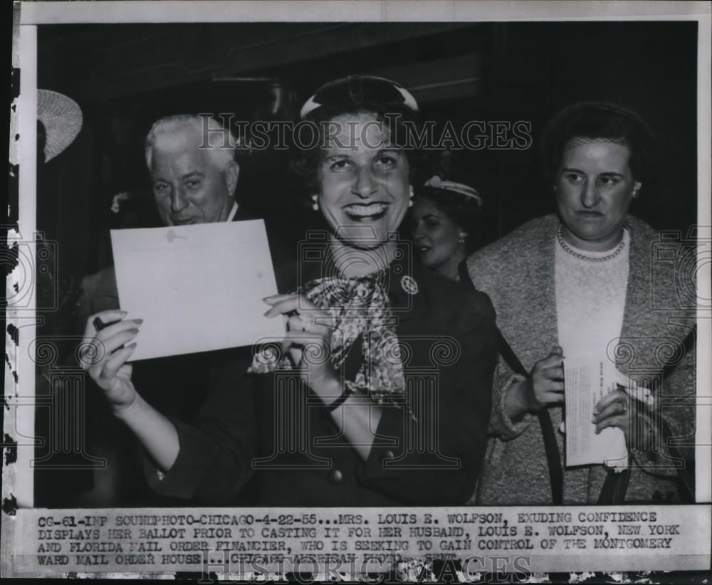 1955 Press Photo Mrs. Louis E. Wolfson casting ballot for her husband - Historic Images