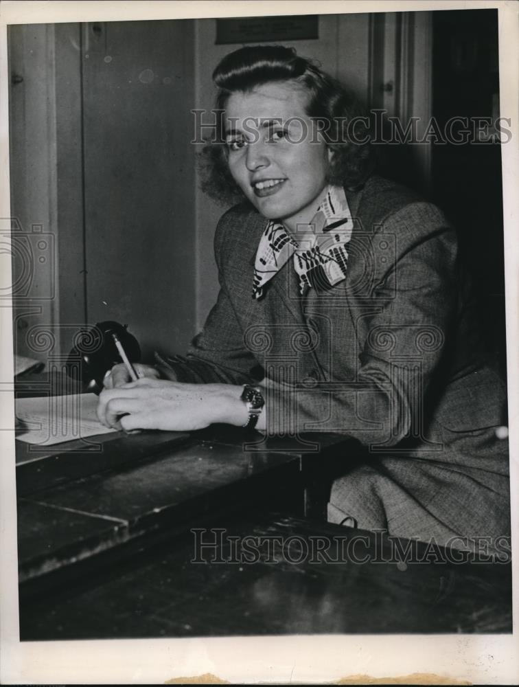 1948 Press Photo Gunhild Biorklund, business agent for local hospital - Historic Images