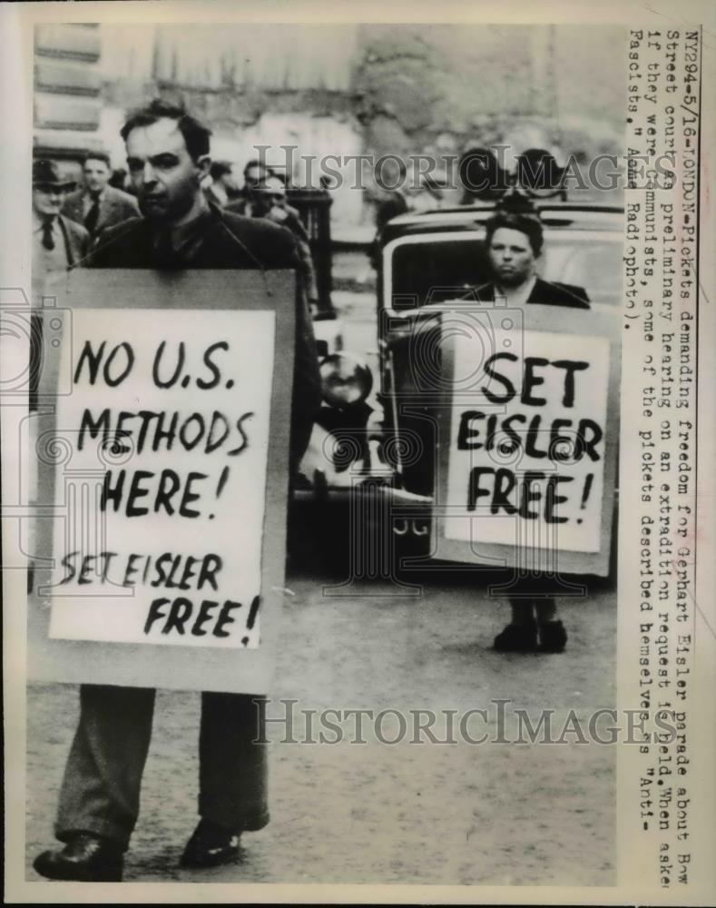 1949 Press Photo Pickets Demand Freedom For Gerhart Eisler in London - Historic Images