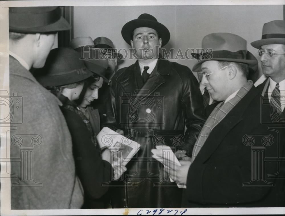 1935 Press Photo Strachey Returns for Deportation Hearing - Historic Images