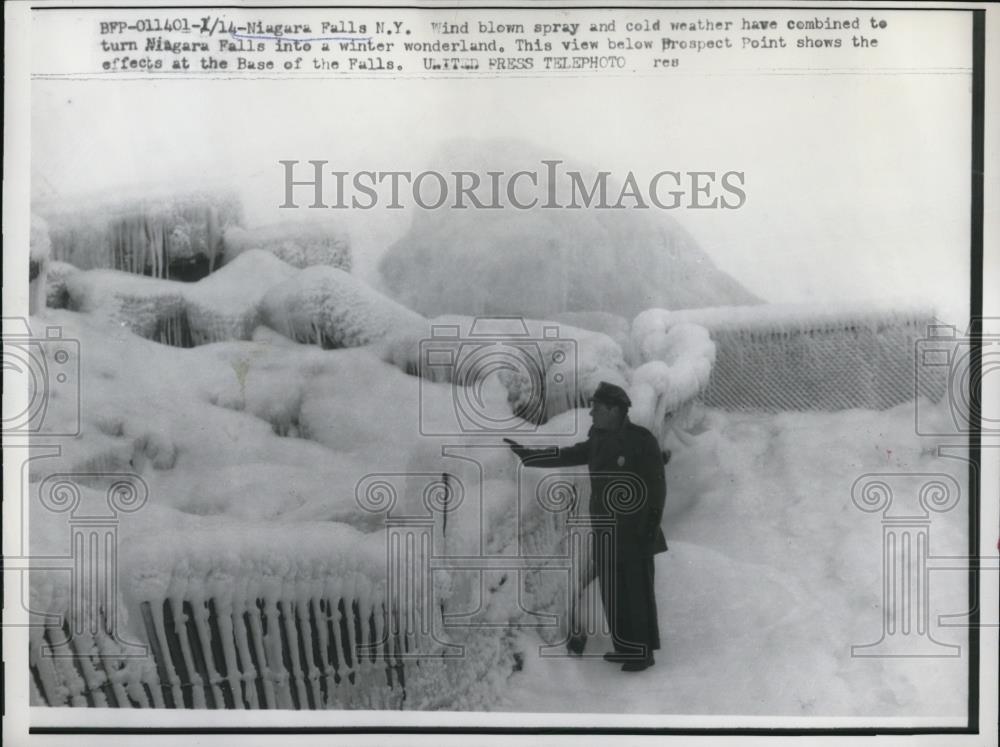 1957 Press Photo Niagara Falls NY winter snow makes pretty scenery - Historic Images