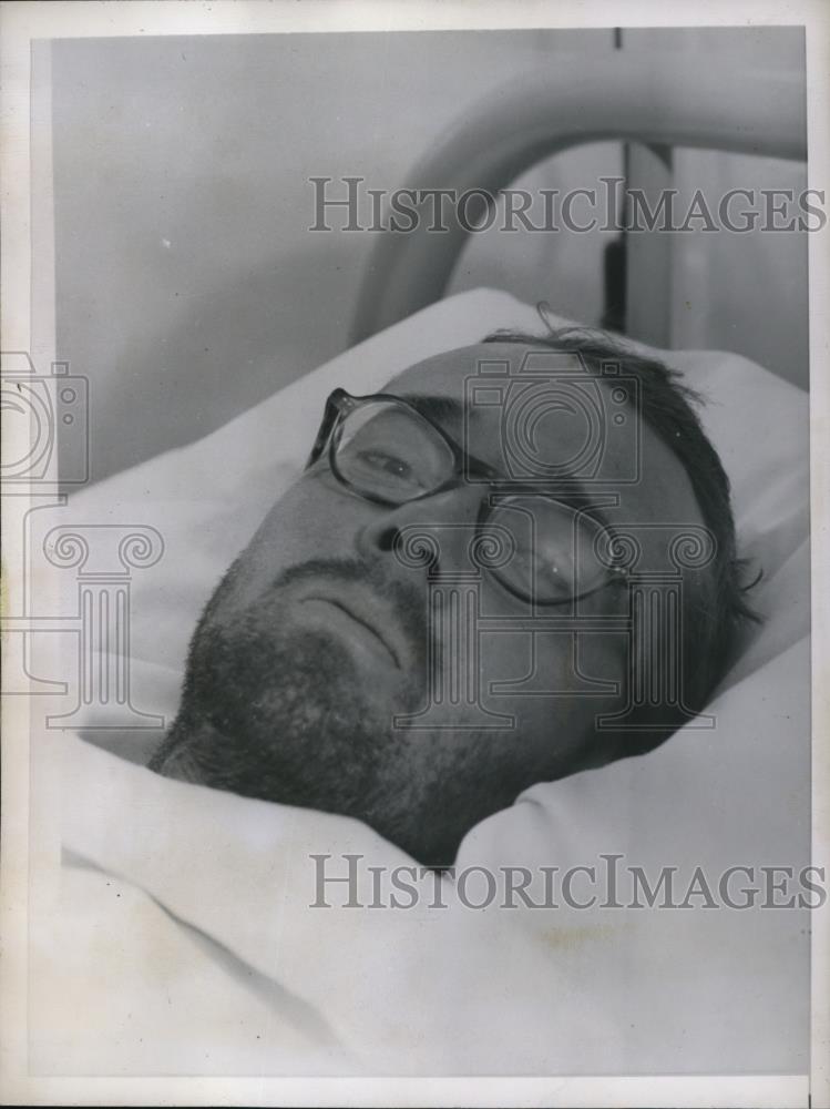 1946 Press Photo William Lacobs recovering from ordeal of Exposure and Hunger - Historic Images