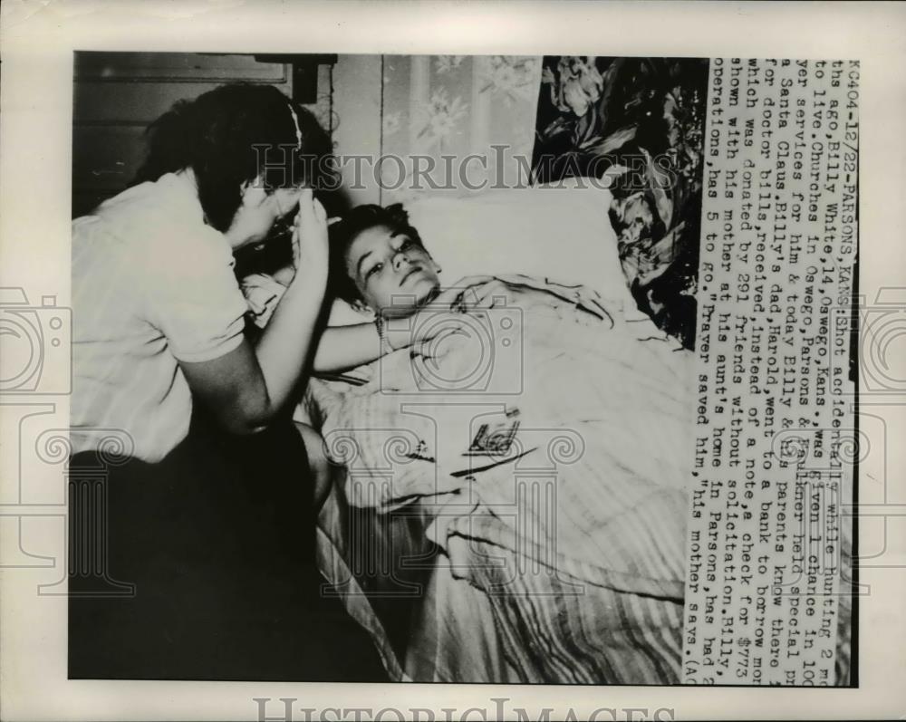 1950 Press Photo Billy White, shot accidentally while hunting t the hospital bed - Historic Images