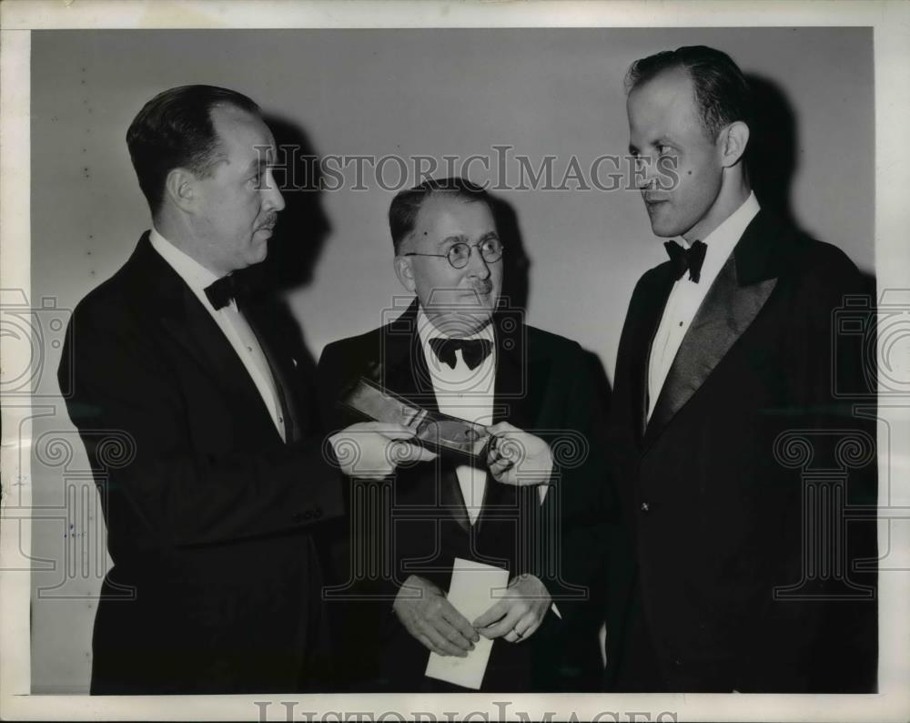 1947 Press Photo Dr. Wayne W. Umbreit, Thomas Francis Jr., Leland W. Park - Historic Images