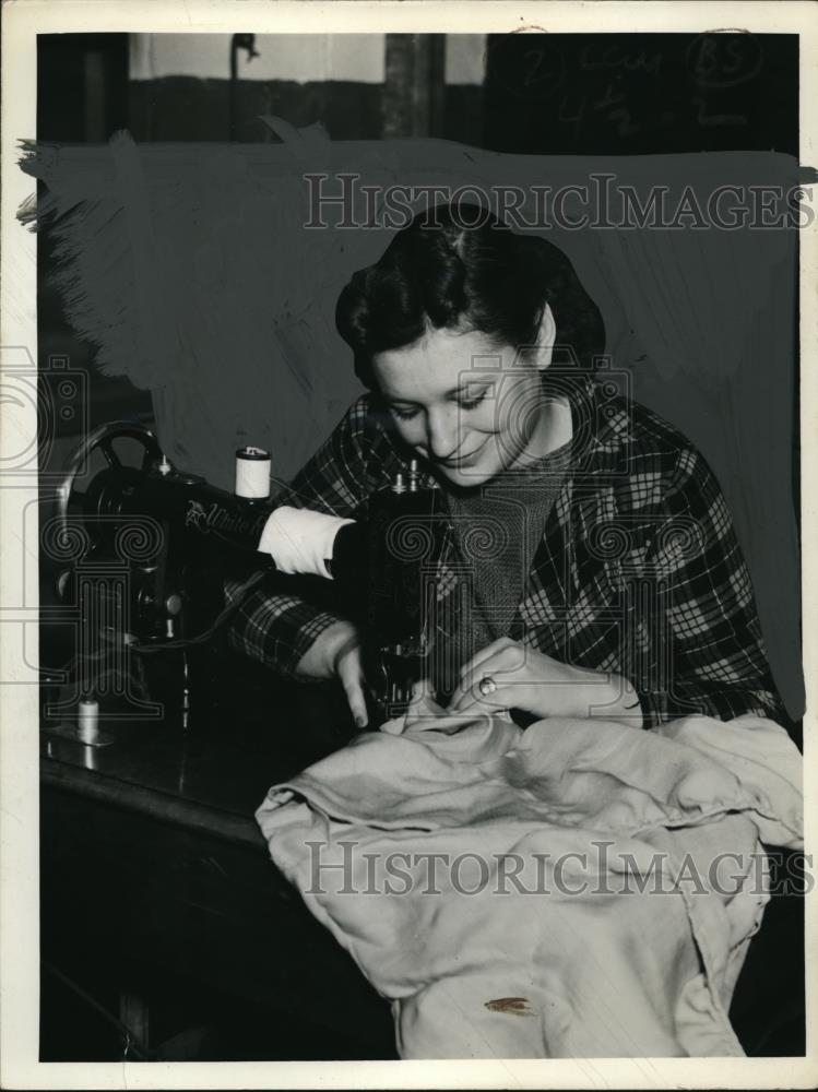 1940 Press Photo Miss Anna Ray, patient at Association for Crippled & Disabled - Historic Images