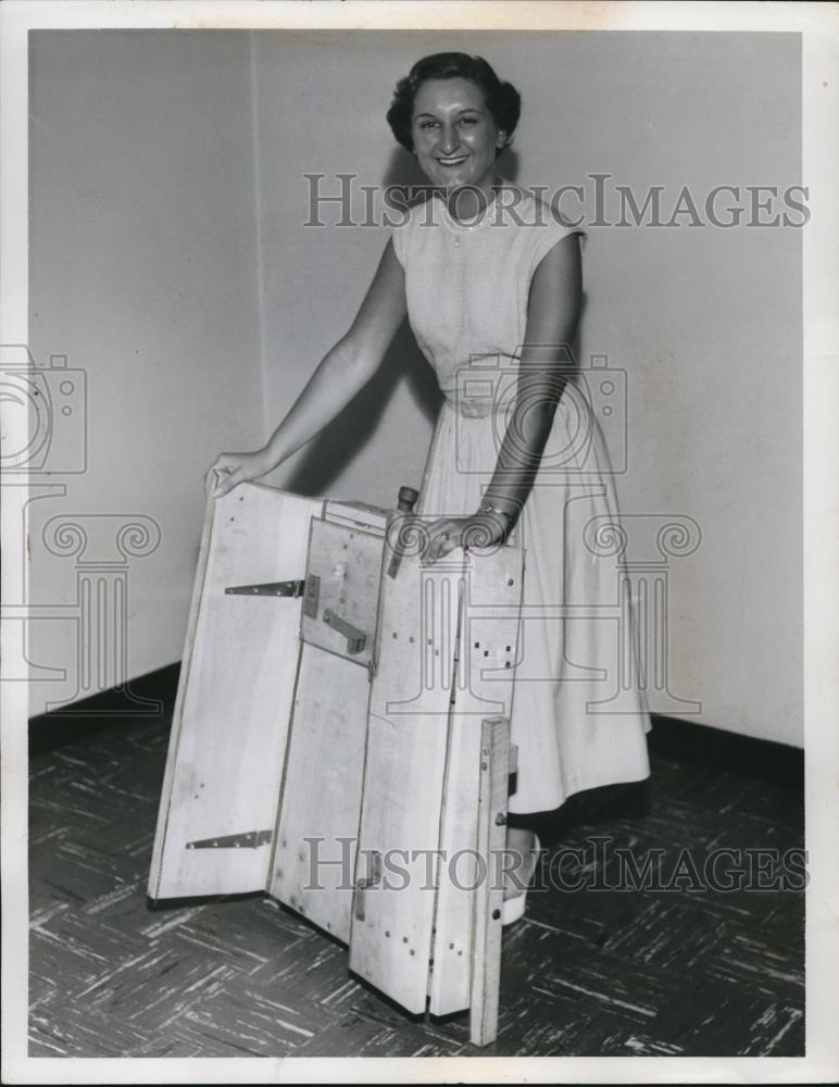 1954 Press Photo Pat Factor at Do-It-Yourself Show - Historic Images