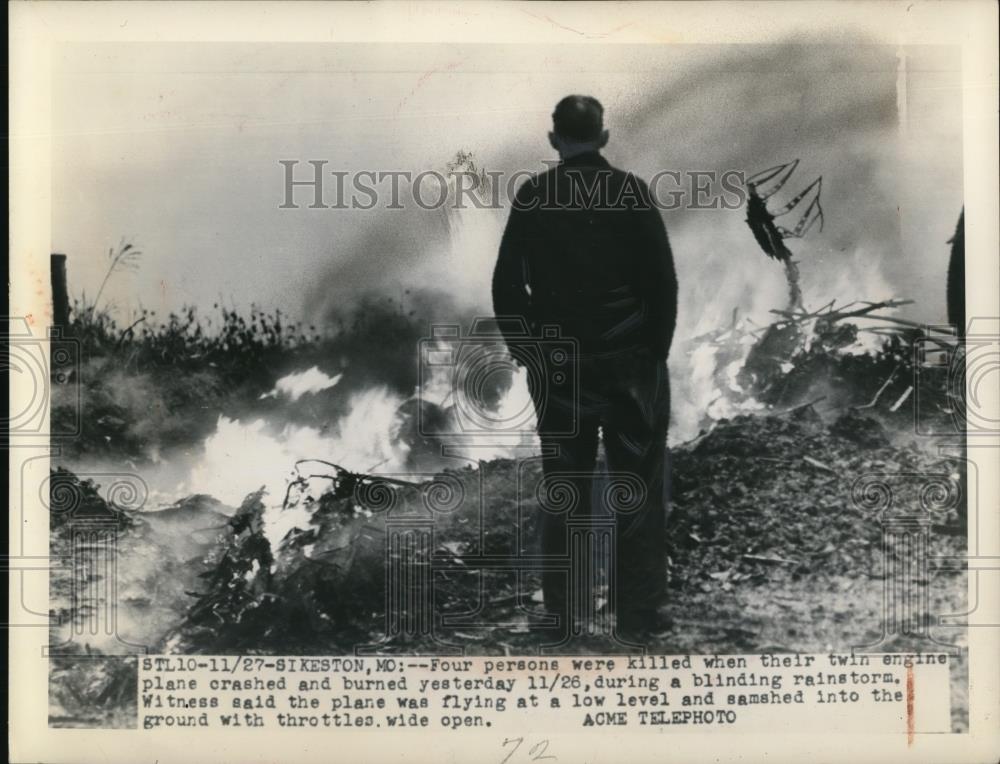 1948 Press Photo Sikeston Mo burning wreck of plane crash killed 4 - Historic Images