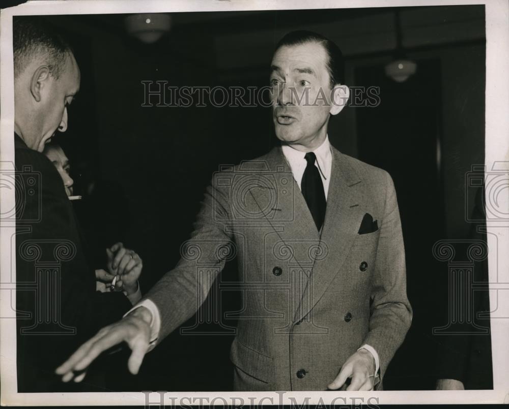 1937 Press Photo James S. Walker during his interview with the press - Historic Images